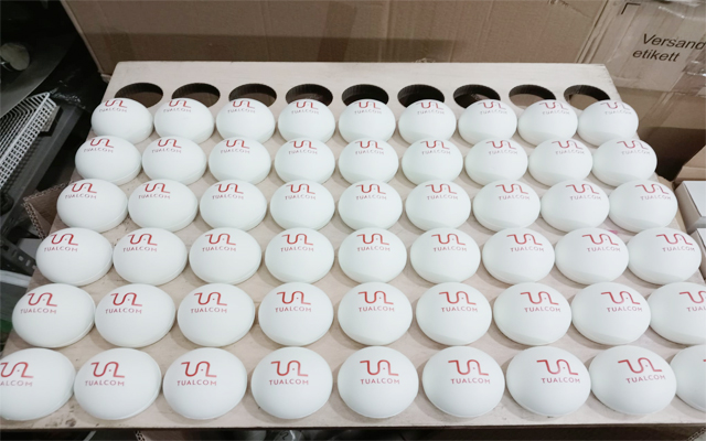 beyaz baskılı stres topu